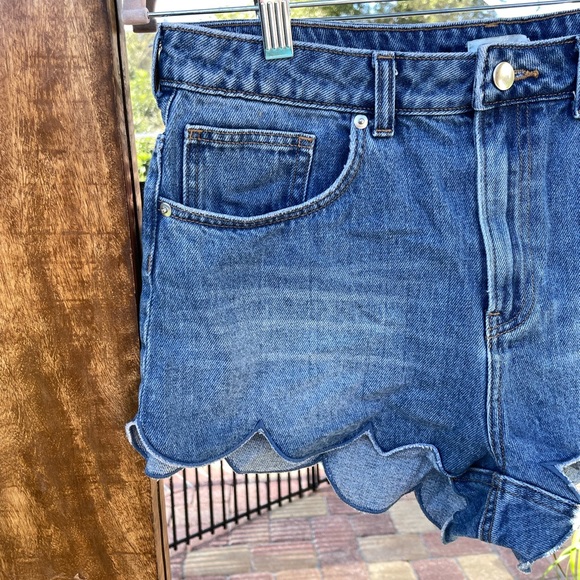 H&M Scalloped Denim Shorts - Picture 2 of 7